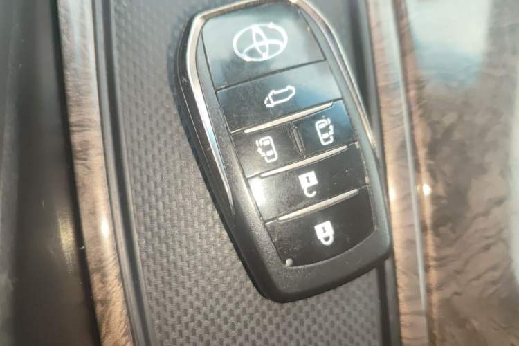 Used Toyota Alphard 2021 Dual-Engine 2.5L Prestige Edition Vehicle Key