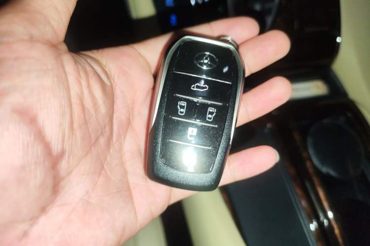 Used Toyota Alphard 2021 Dual-Engine 2.5L Luxury Edition Vehicle Key