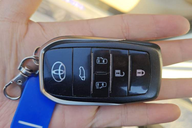 Used Toyota Alphard 2021 Dual-Engine 2.5L Luxury Edition Vehicle Key