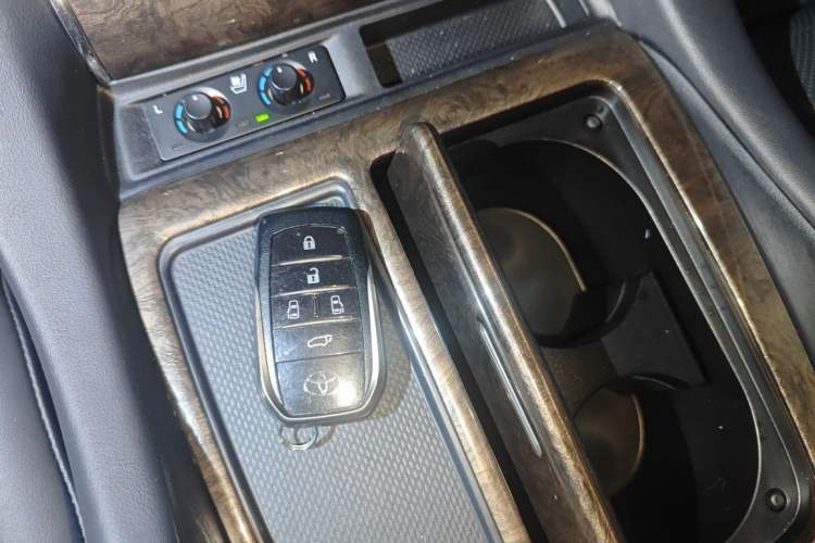 Used Toyota Alphard 2021 Dual-Engine 2.5L Prestige Edition Vehicle Key