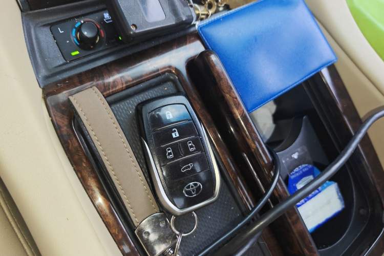 Used Toyota Alphard 2021 Dual-Engine 2.5L Luxury Edition Vehicle Key