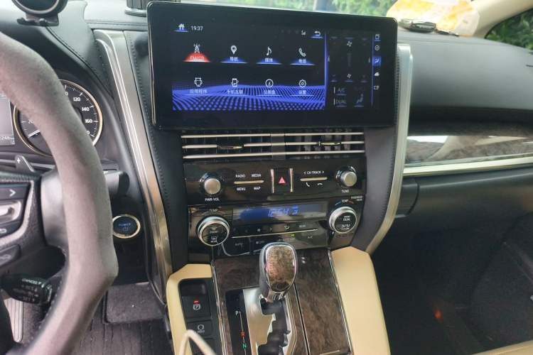 Used Toyota Alphard 2023 Dual-Motor 2.5L Premium Golden Edition Audio And AC Panel