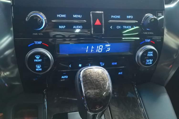 Used Toyota Alphard 2023 Dual-Motor 2.5L Premium Golden Edition Audio And AC Panel