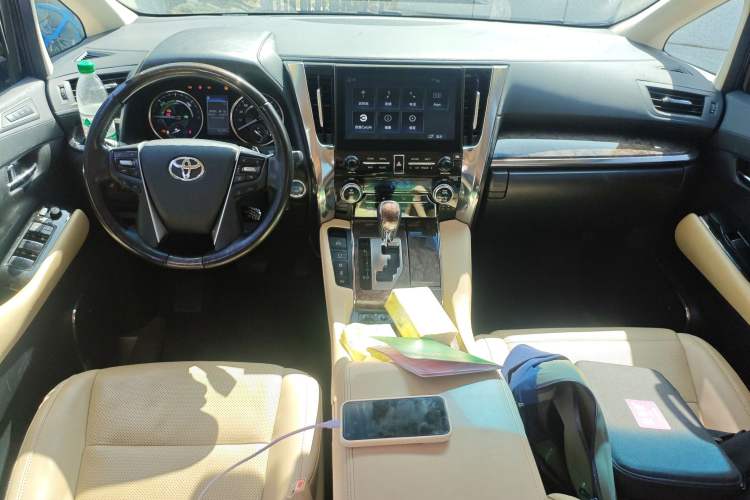 Used Toyota Alphard 2023 Dual-Motor 2.5L Premium Golden Edition Center Console