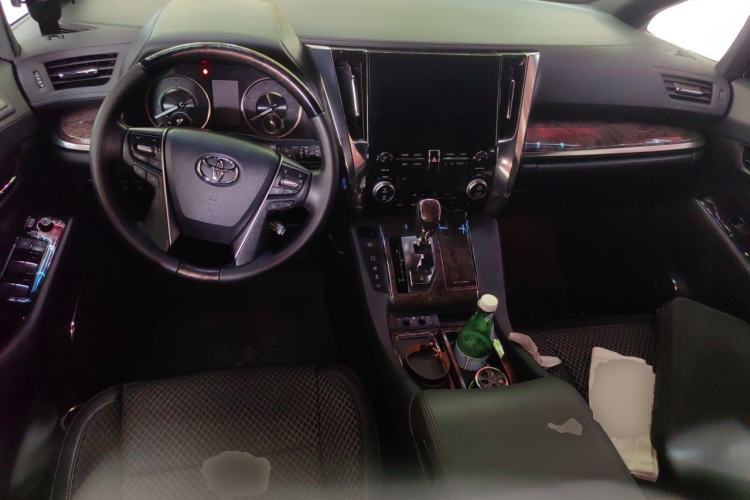 Used Toyota Alphard 2023 Dual-Motor 2.5L Premium Golden Edition Center Console
