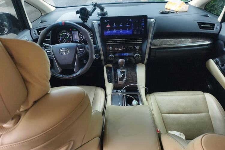 Used Toyota Alphard 2023 Dual-Motor 2.5L Premium Golden Edition Center Console