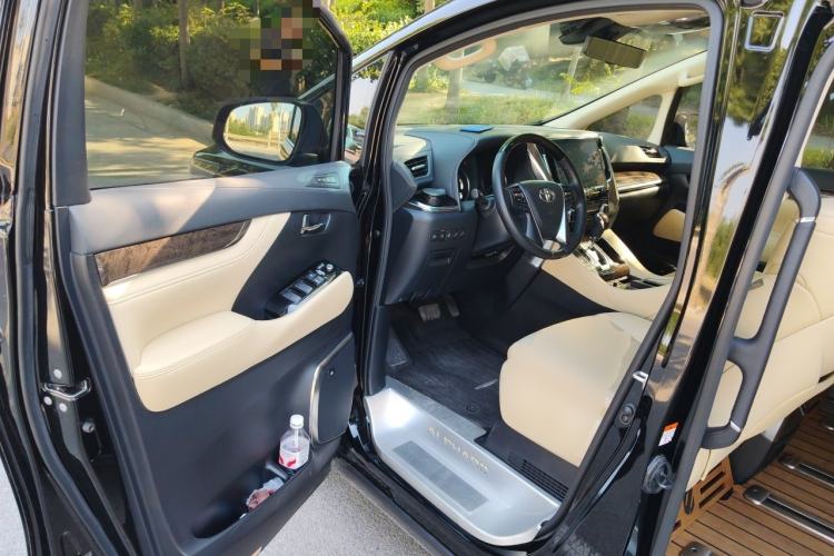 Used Toyota Alphard 2023 Dual-Motor 2.5L Premium Golden Edition Driver Seat