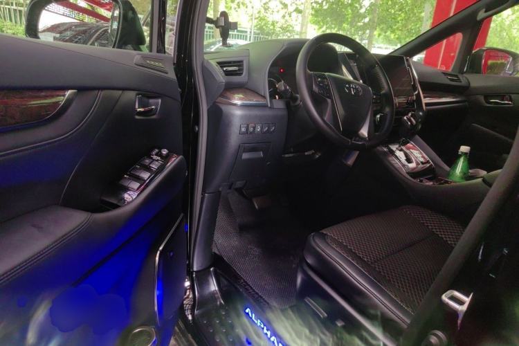 Used Toyota Alphard 2023 Dual-Motor 2.5L Premium Golden Edition Driver Seat