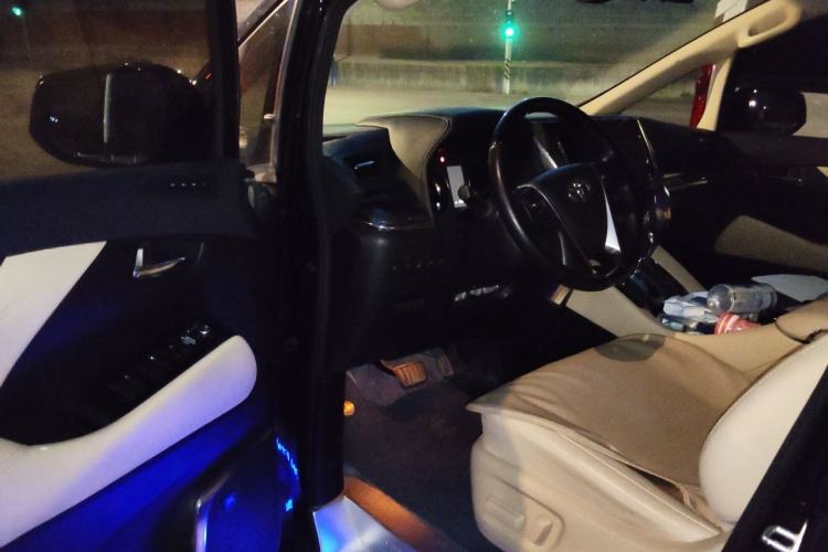 Used Toyota Alphard 2023 Dual-Motor 2.5L Premium Golden Edition Driver Seat