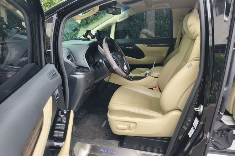 Used Toyota Alphard 2023 Dual-Motor 2.5L Premium Golden Edition Driver Seat
