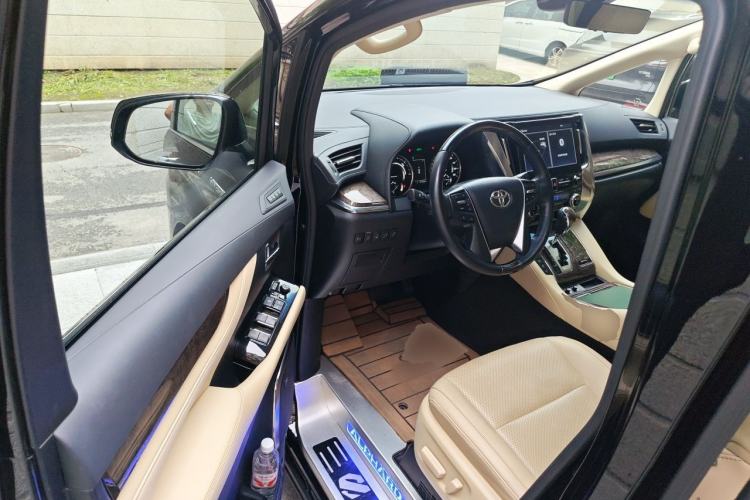 Used Toyota Alphard 2023 Dual-Motor 2.5L Premium Golden Edition Driver Seat