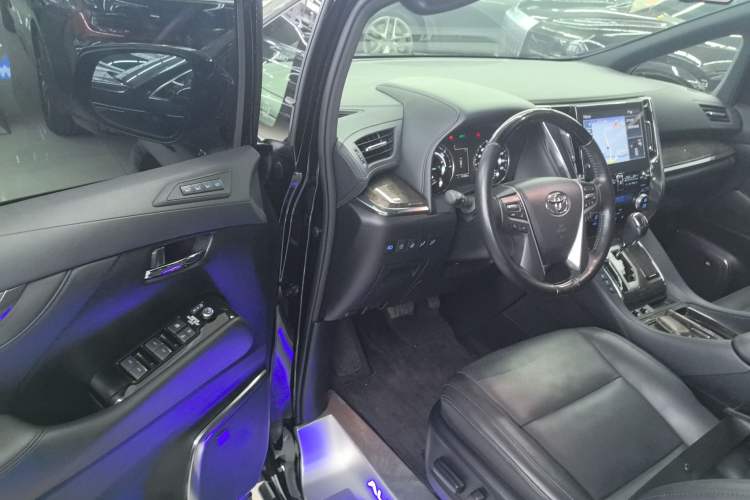 Used Toyota Alphard 2023 Dual-Motor 2.5L Premium Golden Edition Driver Seat