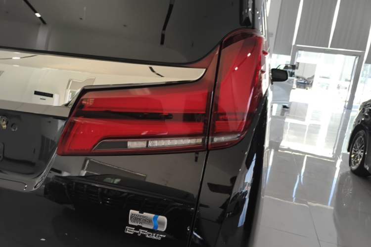 Used Toyota Alphard 2023 Dual-Motor 2.5L Premium Golden Edition Exterior 3