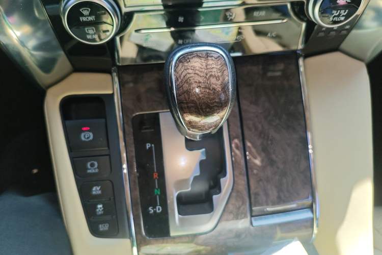 Used Toyota Alphard 2023 Dual-Motor 2.5L Premium Golden Edition Gear Lever
