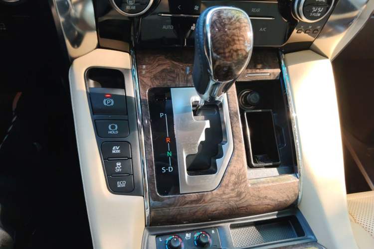 Used Toyota Alphard 2023 Dual-Motor 2.5L Premium Golden Edition Gear Lever
