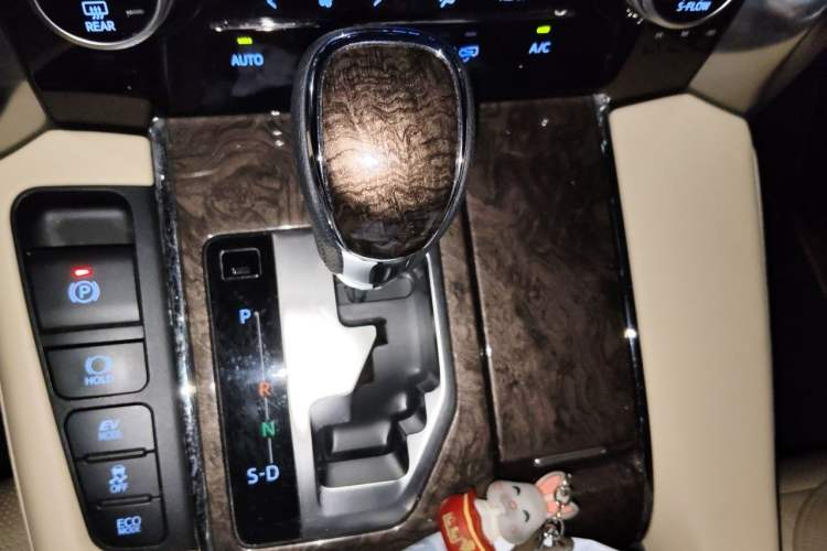 Used Toyota Alphard 2023 Dual-Motor 2.5L Premium Golden Edition Gear Lever