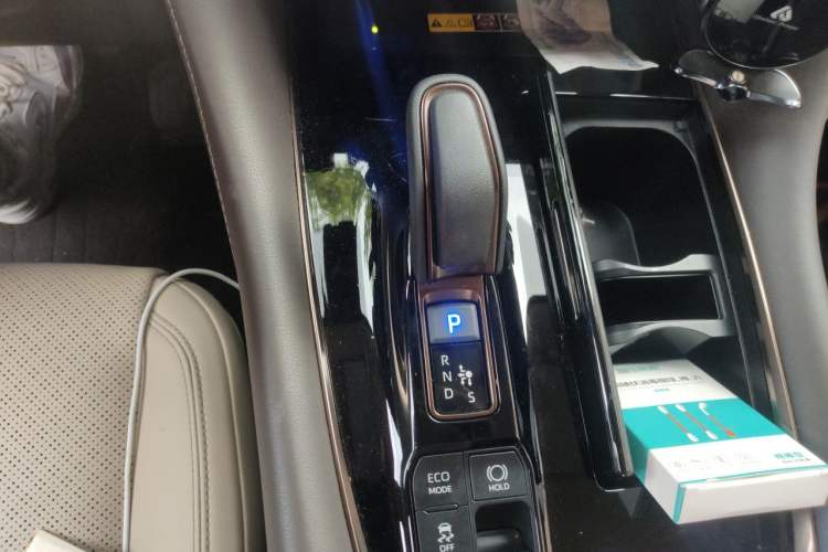 Used Toyota Alphard 2023 Dual-Motor 2.5L Premium Golden Edition Gear Lever