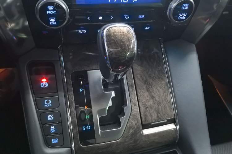 Used Toyota Alphard 2023 Dual-Motor 2.5L Premium Golden Edition Gear Lever