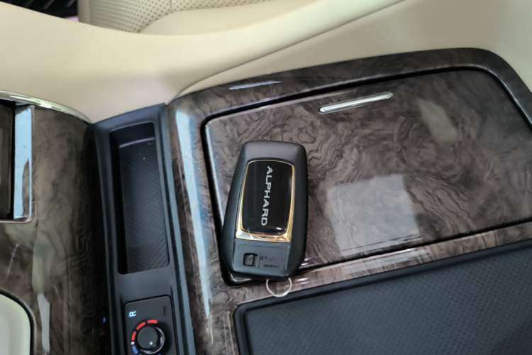 Used Toyota Alphard 2023 Dual-Motor 2.5L Premium Golden Edition Interior 1