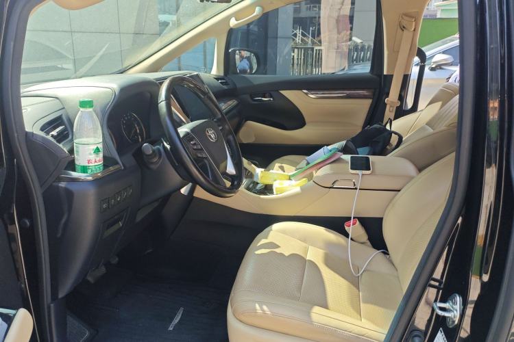 Used Toyota Alphard 2023 Dual-Motor 2.5L Premium Golden Edition Left Front Seat