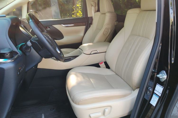 Used Toyota Alphard 2023 Dual-Motor 2.5L Premium Golden Edition Left Front Seat