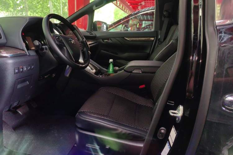 Used Toyota Alphard 2023 Dual-Motor 2.5L Premium Golden Edition Left Front Seat