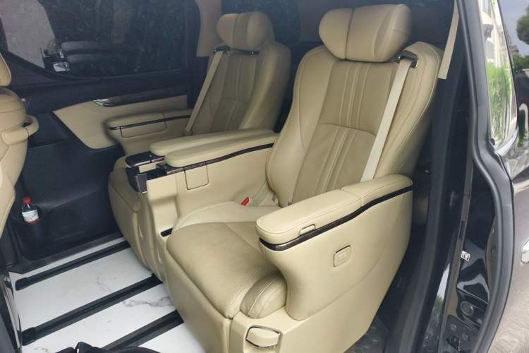 Used Toyota Alphard 2023 Dual-Motor 2.5L Premium Golden Edition Left Rear Seat