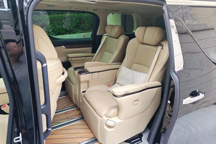 Used Toyota Alphard 2023 Dual-Motor 2.5L Premium Golden Edition Left Rear Seat