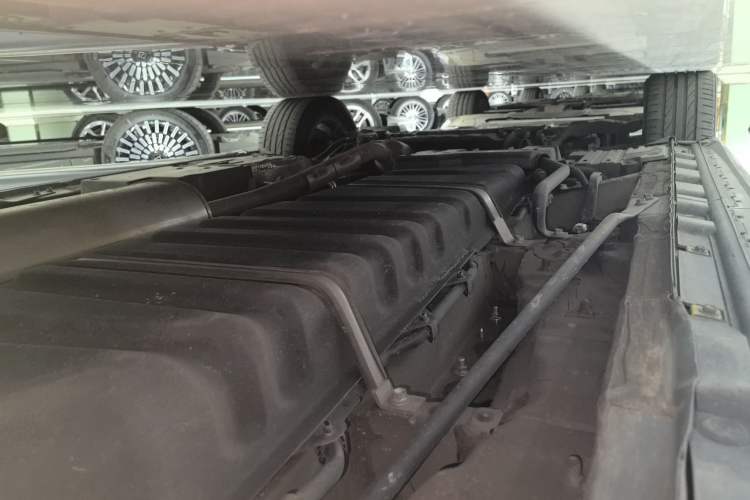 Used Toyota Alphard 2023 Dual-Motor 2.5L Premium Golden Edition Left Side Sill