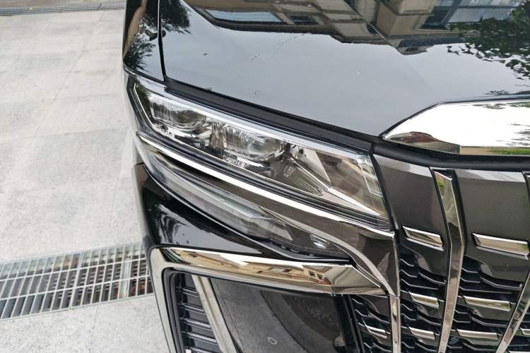 Used Toyota Alphard 2023 Dual-Motor 2.5L Premium Golden Edition Right Front Headlight