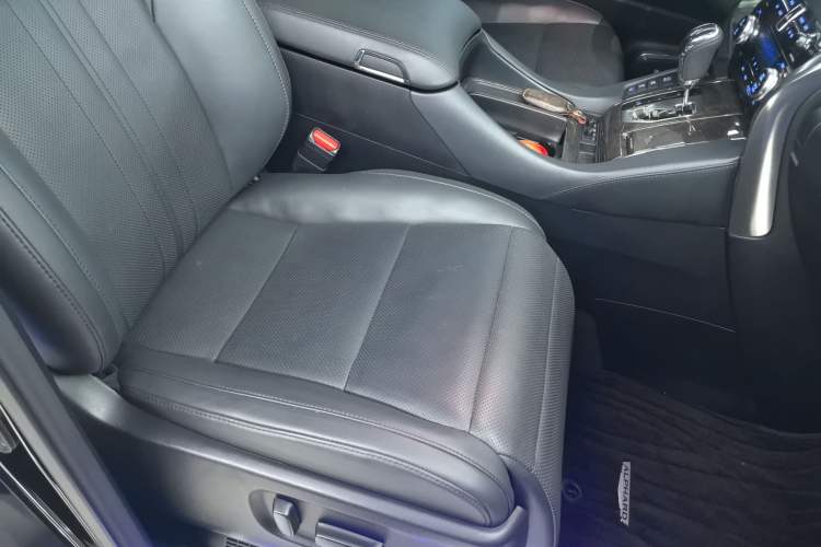 Used Toyota Alphard 2023 Dual-Motor 2.5L Premium Golden Edition Right Front Seat