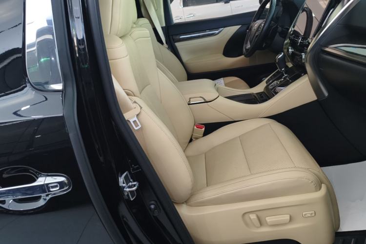 Used Toyota Alphard 2023 Dual-Motor 2.5L Premium Golden Edition Right Front Seat