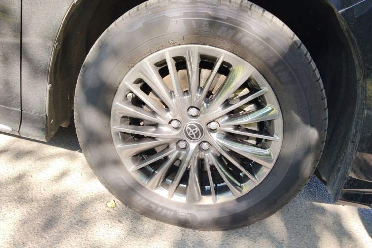 Used Toyota Alphard 2023 Dual-Motor 2.5L Premium Golden Edition Right Front Wheel Hub