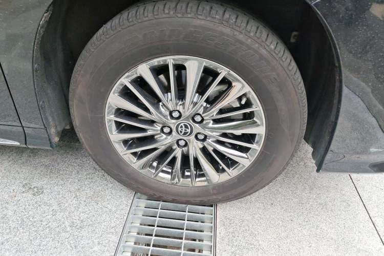Used Toyota Alphard 2023 Dual-Motor 2.5L Premium Golden Edition Right Front Wheel Hub