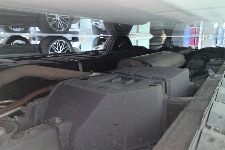 Used Toyota Alphard 2023 Dual-Motor 2.5L Premium Golden Edition Right Side Sill