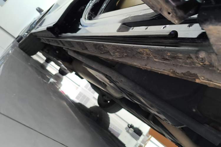 Used Toyota Alphard 2023 Dual-Motor 2.5L Premium Golden Edition Right Side Sill
