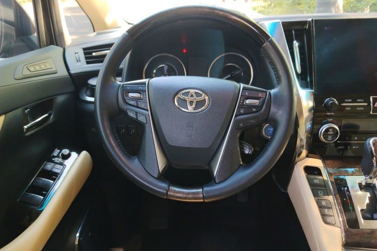 Used Toyota Alphard 2023 Dual-Motor 2.5L Premium Golden Edition Steering Wheel
