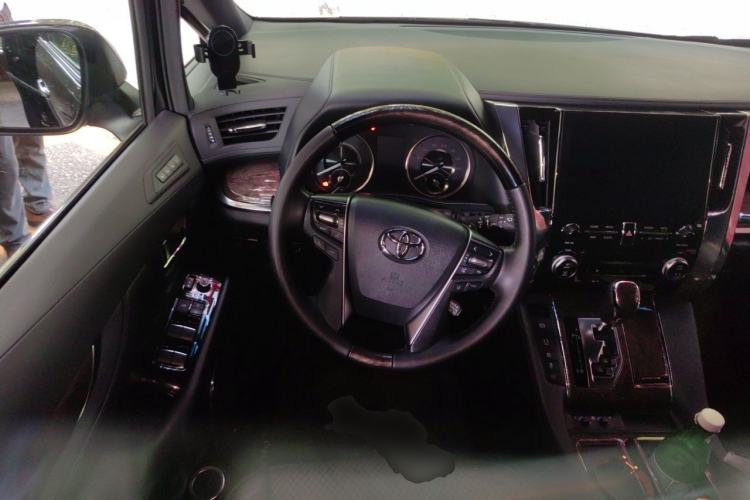 Used Toyota Alphard 2023 Dual-Motor 2.5L Premium Golden Edition Steering Wheel