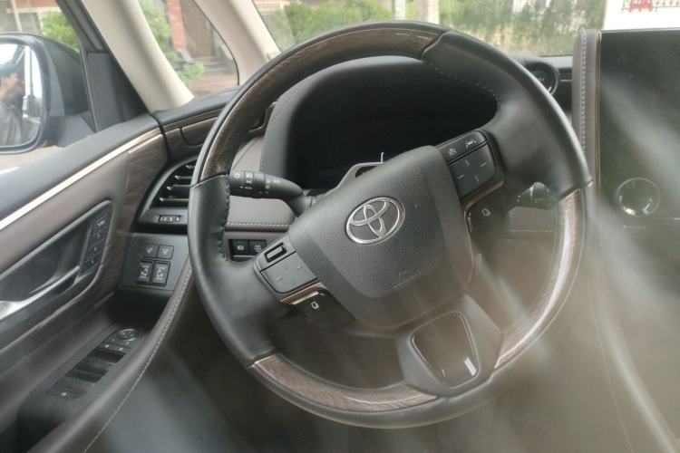 Used Toyota Alphard 2023 Dual-Motor 2.5L Premium Golden Edition Steering Wheel