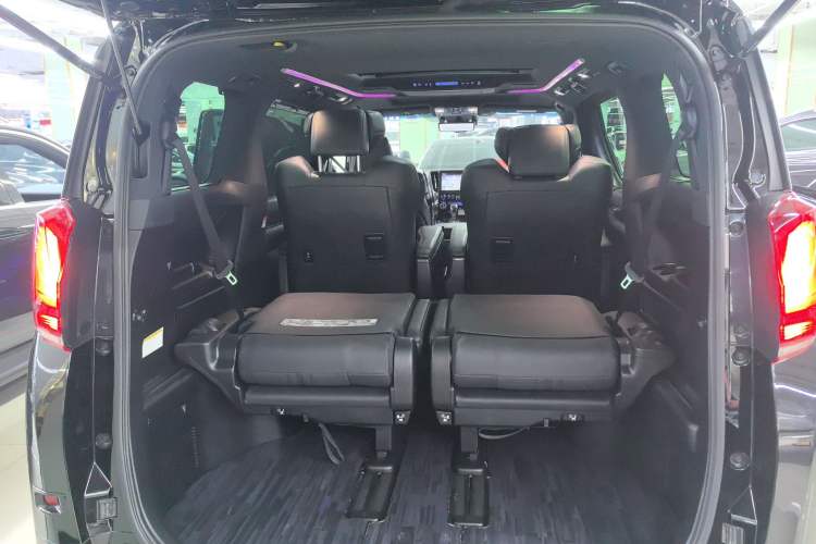 Used Toyota Alphard 2023 Dual-Motor 2.5L Premium Golden Edition Trunk