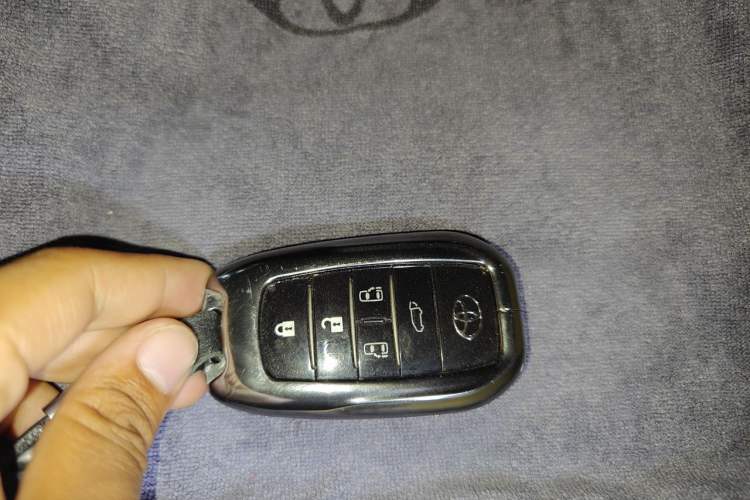 Used Toyota Alphard 2023 Dual-Motor 2.5L Premium Golden Edition Vehicle Key