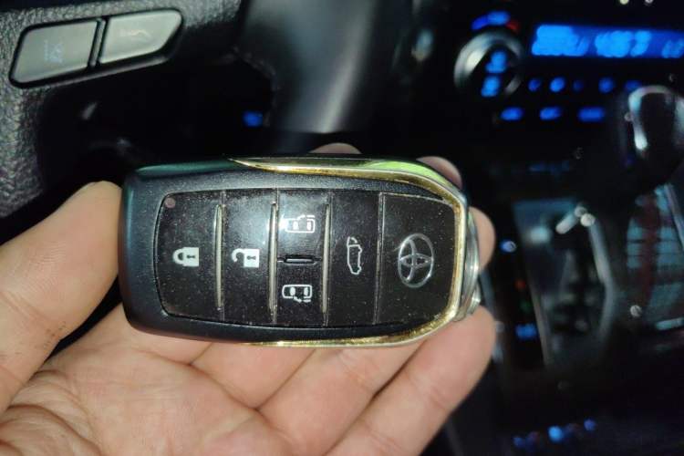 Used Toyota Alphard 2023 Dual-Motor 2.5L Premium Golden Edition Vehicle Key