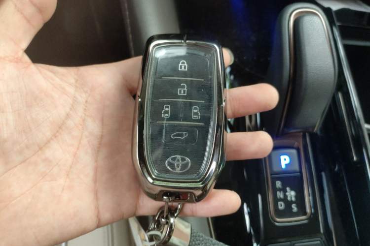 Used Toyota Alphard 2023 Dual-Motor 2.5L Premium Golden Edition Vehicle Key