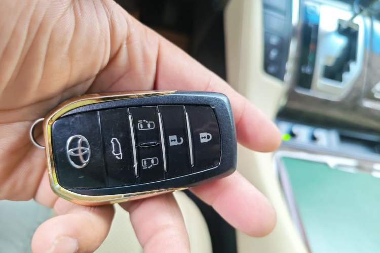 Used Toyota Alphard 2023 Dual-Motor 2.5L Premium Golden Edition Vehicle Key