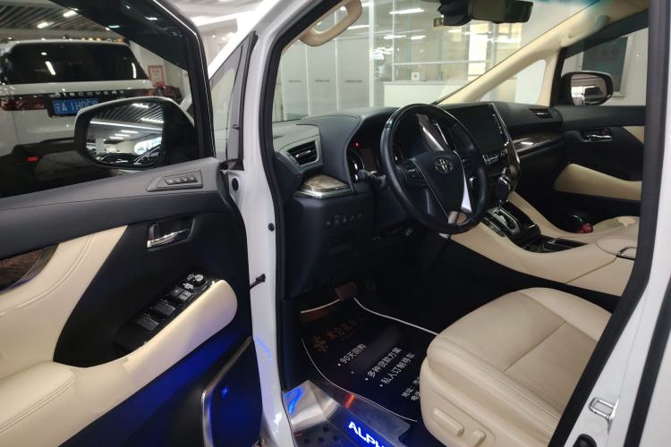 Used Toyota Alphard 2023 Dual-Motor 2.5L Premium Golden Edition Driver Seat