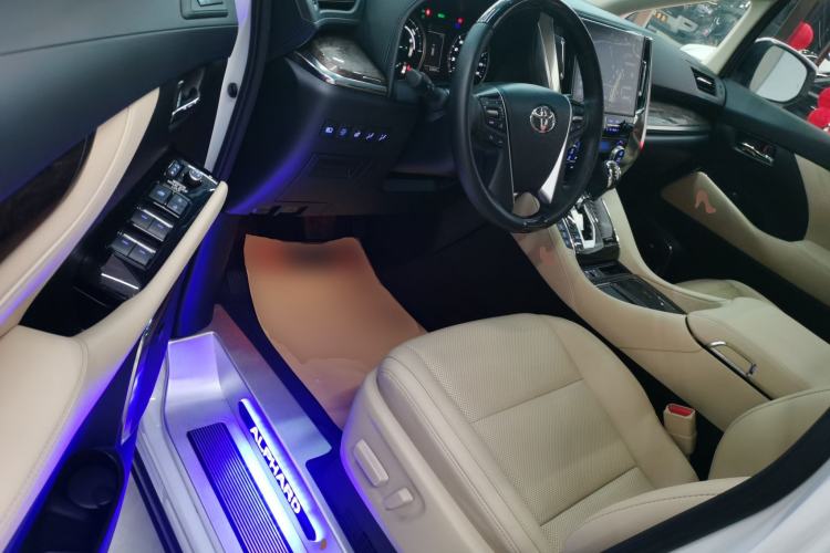 Used Toyota Alphard 2023 Dual-Motor 2.5L Premium Golden Edition Driver Seat