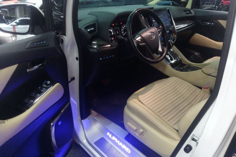 Used Toyota Alphard 2023 Dual-Motor 2.5L Premium Golden Edition Driver Seat