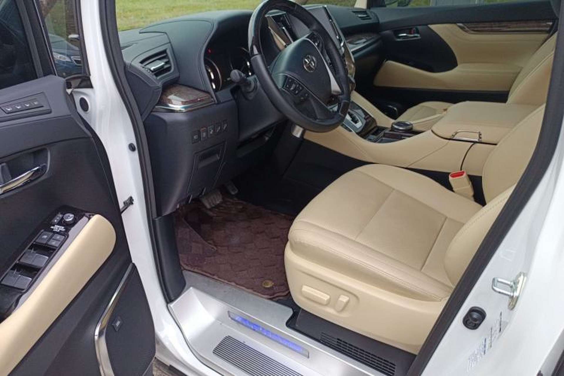 Used Toyota Alphard 2023 Dual-Motor 2.5L Premium Golden Edition Driver Seat