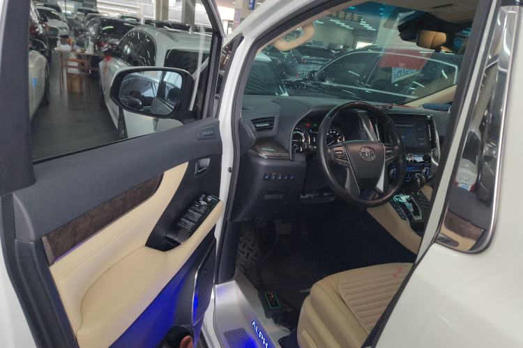 Used Toyota Alphard 2023 Dual-Motor 2.5L Premium Golden Edition Driver Seat