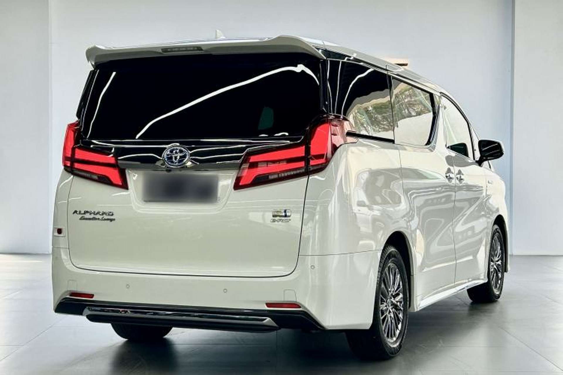 Used Toyota Alphard 2023 Dual-Motor 2.5L Premium Golden Edition Exterior 3